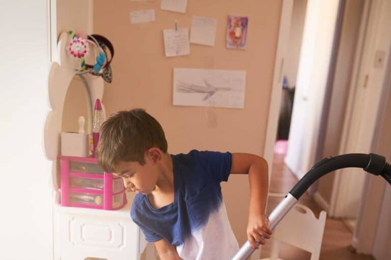 taches menageres selon l age de l enfant 1
